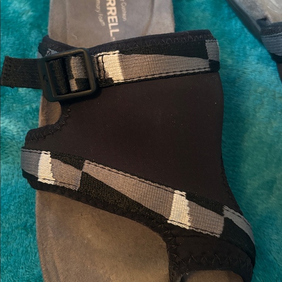 Nearly New Merrell Sandals - Picture 2 of 6